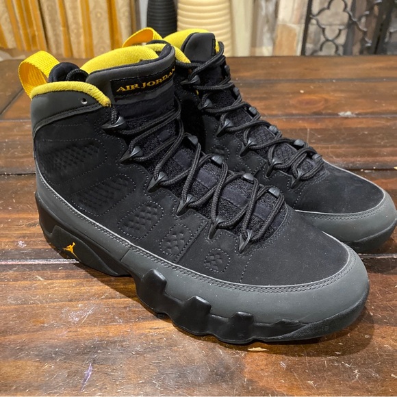 Jordan Other - Mens Jordan 9 Retro Black. Size 8.